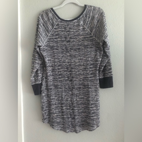 Victoria’s Secret Gray and White Henley Top sz M - Picture 6 of 6